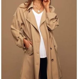 NWT Lulu's trench coat